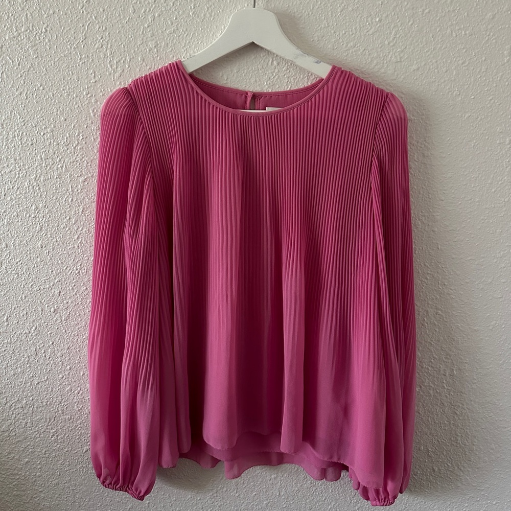 Wilfred Aritzia pink top blouse, size M.